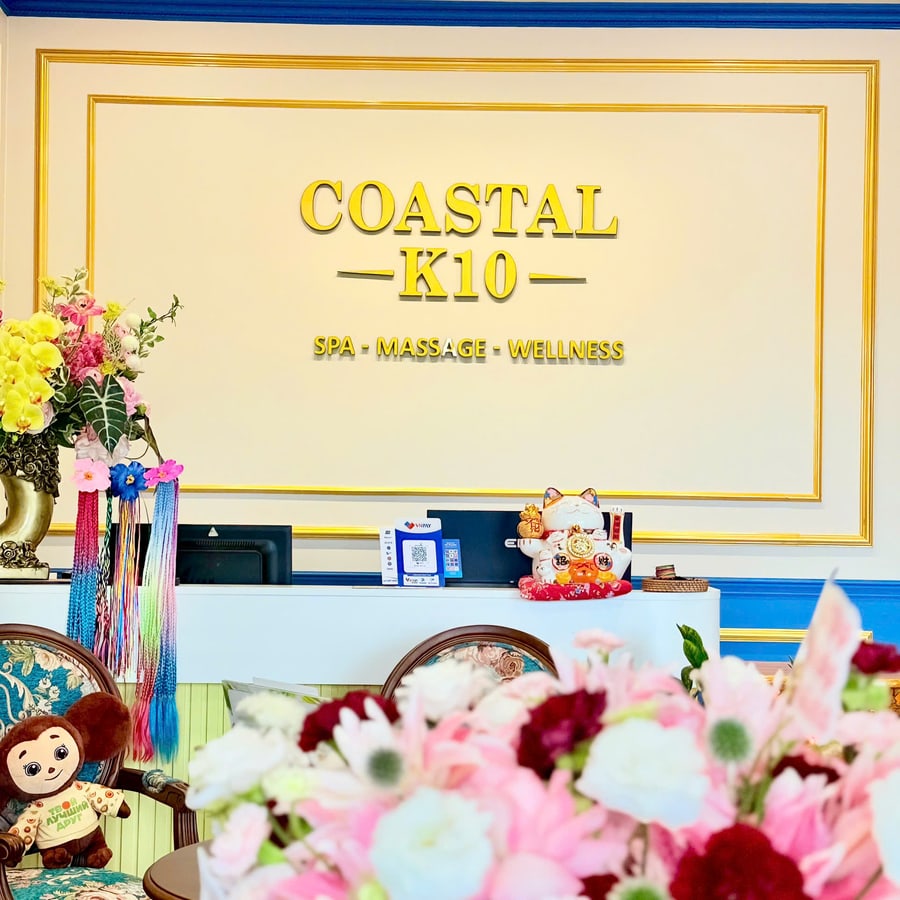 Ресепшен и зона ожидания внутри Coastal Spa K10
